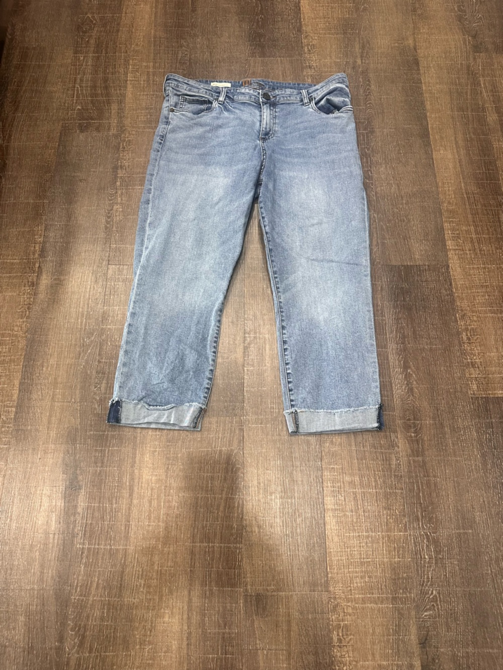 Kut from the Kloth Abigail Crop Straight Leg Light Blue Denim Wash Size 16